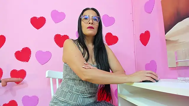 miss--flora online show from 20, 2, 2025