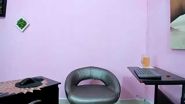 miss--flora online show from 9, 9, 2025