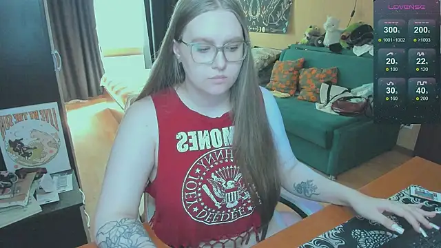 Snapshot of Alice_Dreamgirl_ chatting on 8, 6, 2026 Alice Dreamgirl online show from 8, 6, 2026