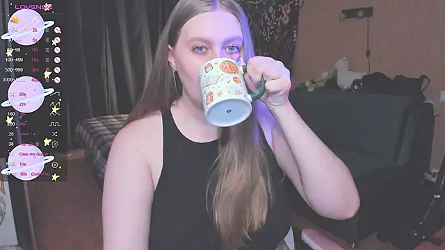 Alice Dreamgirl  online show from 18, 10, 2025