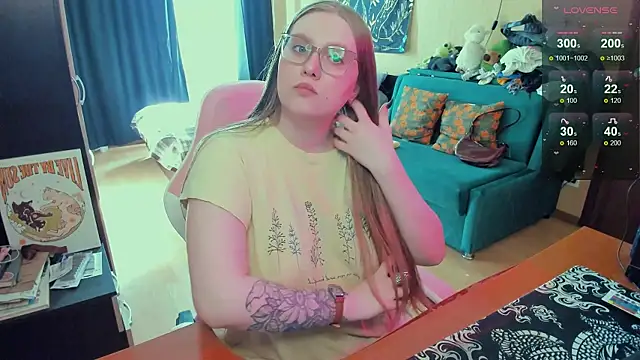 Alice Dreamgirl  online show from 13, 5, 2026