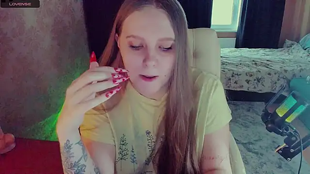 Alice Dreamgirl  online show from 8, 2, 2025