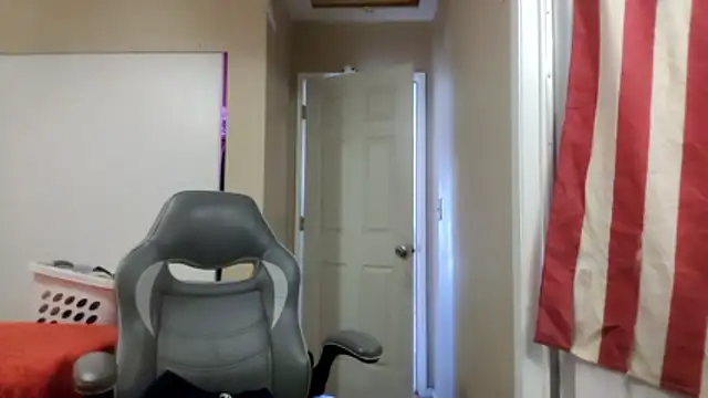 Snapshot of Huntzg23 chatting on 22, 6, 2026 Huntzg23 online show from 22, 6, 2026