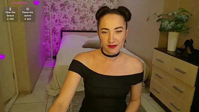 Snapshot of AnneHaddaway chatting on 21, 7, 2026 AnneHaddaway online show from 21, 7, 2026