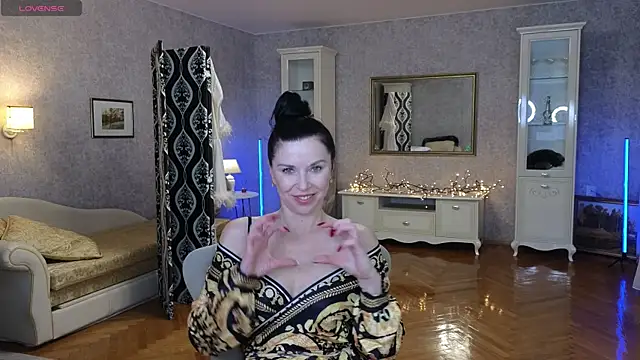 LinaJoy online show from 6, 4, 2026