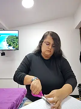 Miss balloonsmila online show from 8, 11, 2025