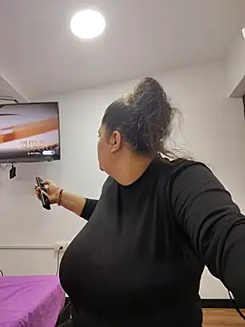 Miss balloonsmila online show from 17, 10, 2025