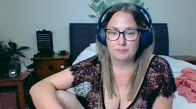 bustyblissxx online show from 3, 1, 2025