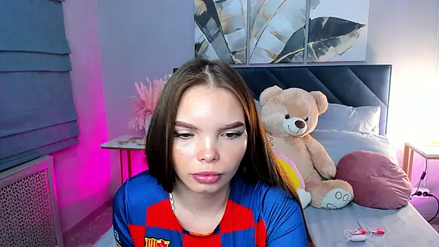 Curvy Dynamite  online show from 15, 9, 2025