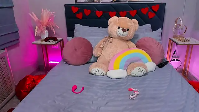 Curvy Dynamite  online show from 25, 2, 2026