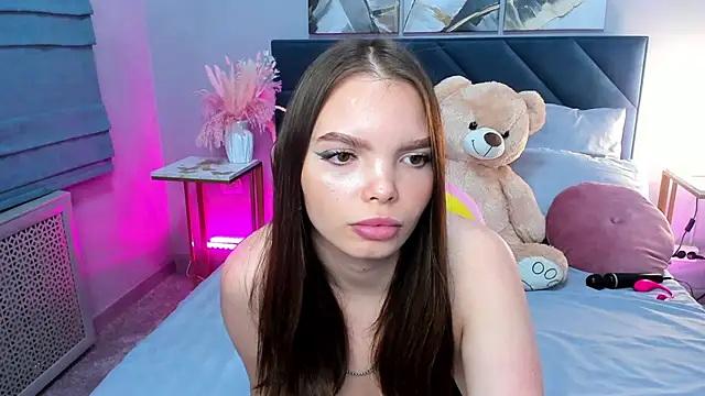 Curvy Dynamite  online show from 14, 9, 2025