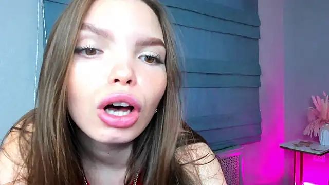 Curvy Dynamite  online show from 9, 9, 2025