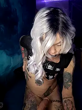 Snapshot of MommyMisfit chatting on 4, 10, 2025 MommyMisfit online show from 4, 10, 2025