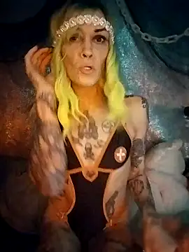 Snapshot of MommyMisfit chatting on 8, 10, 2025 MommyMisfit online show from 8, 10, 2025