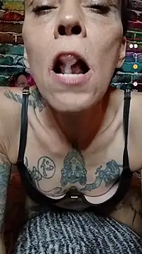 Snapshot of MommyMisfit chatting on 21, 9, 2025 MommyMisfit online show from 21, 9, 2025