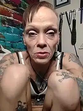 Snapshot of MommyMisfit chatting on 13, 11, 2025 MommyMisfit online show from 13, 11, 2025