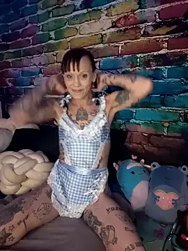 Snapshot of MommyMisfit chatting on 1, 10, 2025 MommyMisfit online show from 1, 10, 2025