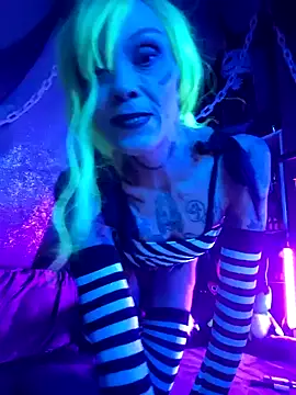 Snapshot of MommyMisfit chatting on 16, 10, 2025 MommyMisfit online show from 16, 10, 2025