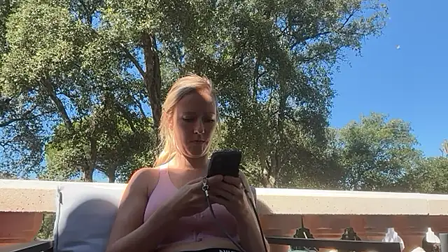 Emmy frenchie online show from 23, 9, 2025