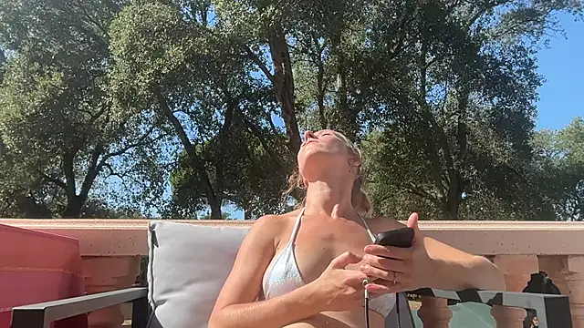 Emmy frenchie online show from 22, 9, 2025