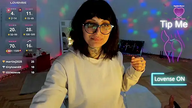 Lucky Deniz online show from 6, 3, 2025