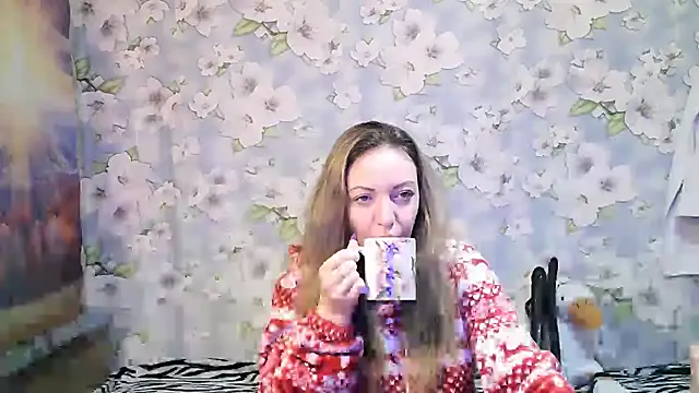 KattyLuuu online show from 25, 10, 2025