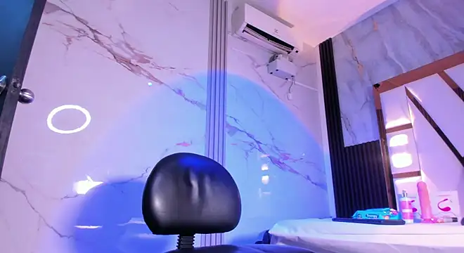 amber diior online show from 13, 11, 2025