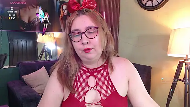 chloe prg online show from 12, 11, 2025