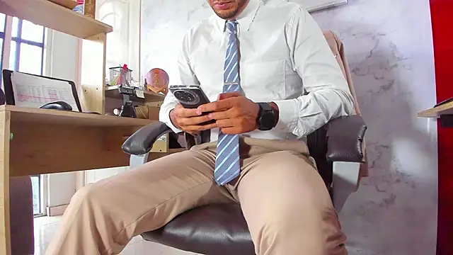 Hideintheoffice online show from 26, 2, 2025