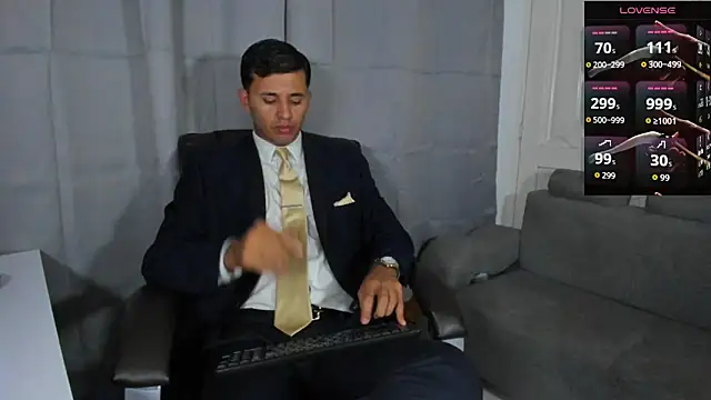 Hideintheoffice online show from 4, 10, 2025