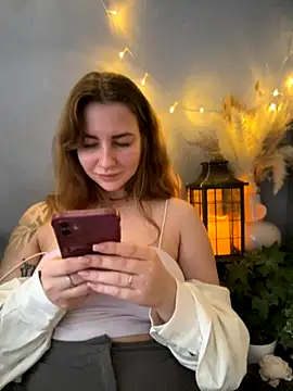 Snapshot of MayaMystic chatting on 4, 10, 2025 MayaMystic online show from 4, 10, 2025