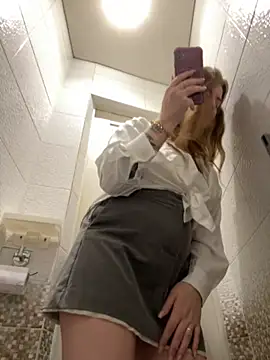 Snapshot of MayaMystic chatting on 24, 9, 2025 MayaMystic online show from 24, 9, 2025