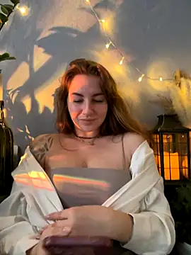 Snapshot of MayaMystic chatting on 3, 10, 2025 MayaMystic online show from 3, 10, 2025