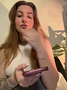 Snapshot of MayaMystic chatting on 21, 11, 2025 MayaMystic online show from 21, 11, 2025