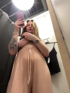 Snapshot of MayaMystic chatting on 8, 3, 2025 MayaMystic online show from 8, 3, 2025