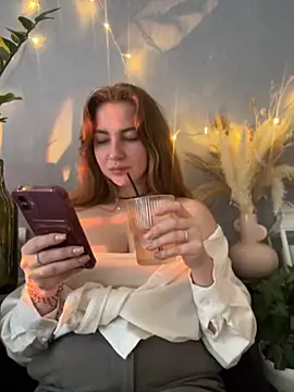 Snapshot of MayaMystic chatting on 29, 9, 2025 MayaMystic online show from 29, 9, 2025