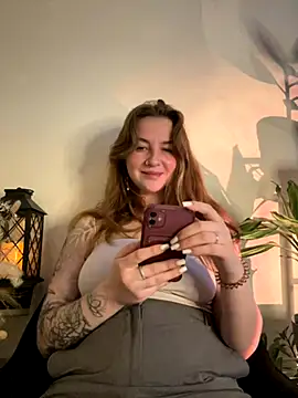 Snapshot of MayaMystic chatting on 18, 11, 2025 MayaMystic online show from 18, 11, 2025