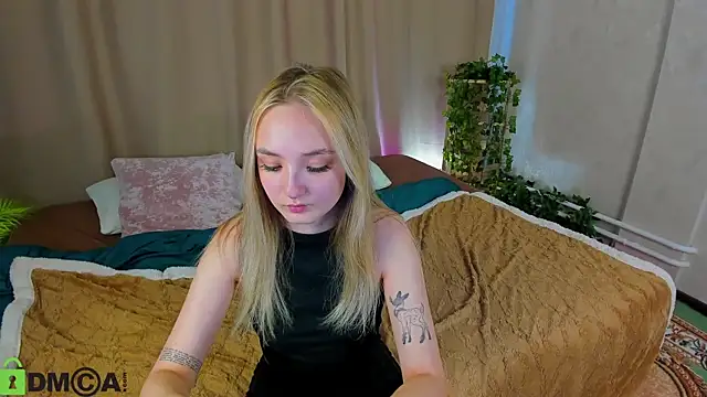 Snapshot of Cheryl__Brown chatting on 10, 9, 2025 Cheryl Brown online show from 10, 9, 2025