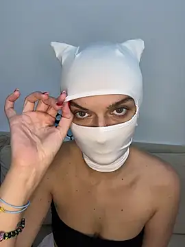 Nikki Hoee online show from 26, 10, 2025