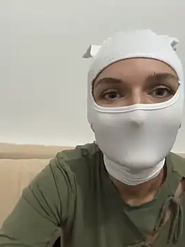 Nikki Hoee online show from 24, 10, 2025