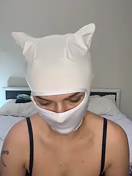 Nikki Hoee online show from 14, 11, 2025