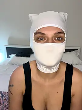 Nikki Hoee online show from 15, 11, 2025