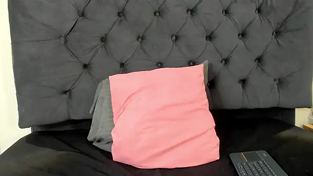 BrithanySummer online show from 4, 10, 2025