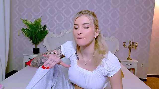 Lia Benini online show from 9, 2, 2026