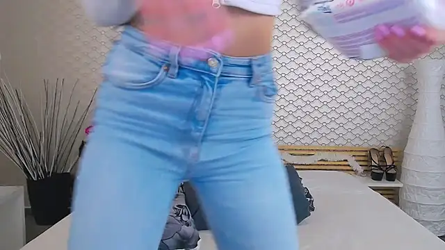 Lia Benini online show from 2, 3, 2026