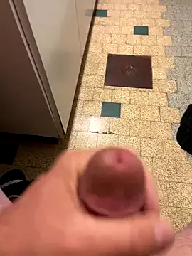 Snapshot of mikiss789 chatting on 8, 11, 2025 mikiss789 online show from 8, 11, 2025