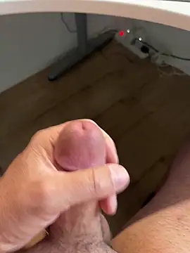 Snapshot of mikiss789 chatting on 14, 10, 2025 mikiss789 online show from 14, 10, 2025