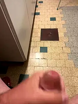 Snapshot of mikiss789 chatting on 12, 10, 2025 mikiss789 online show from 12, 10, 2025