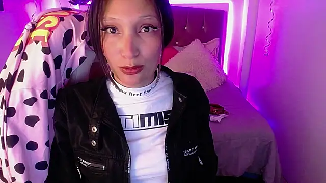 Snapshot of mia_collens chatting on 19, 2, 2025 mia collens online show from 19, 2, 2025