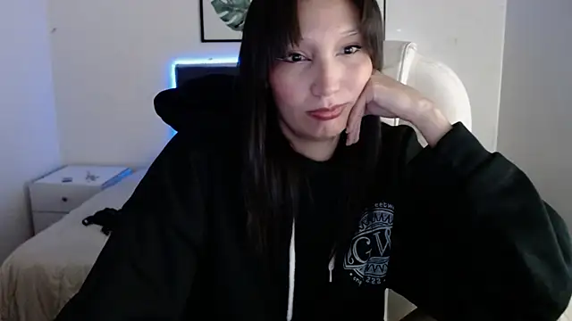 mia collens online show from 18, 12, 2025